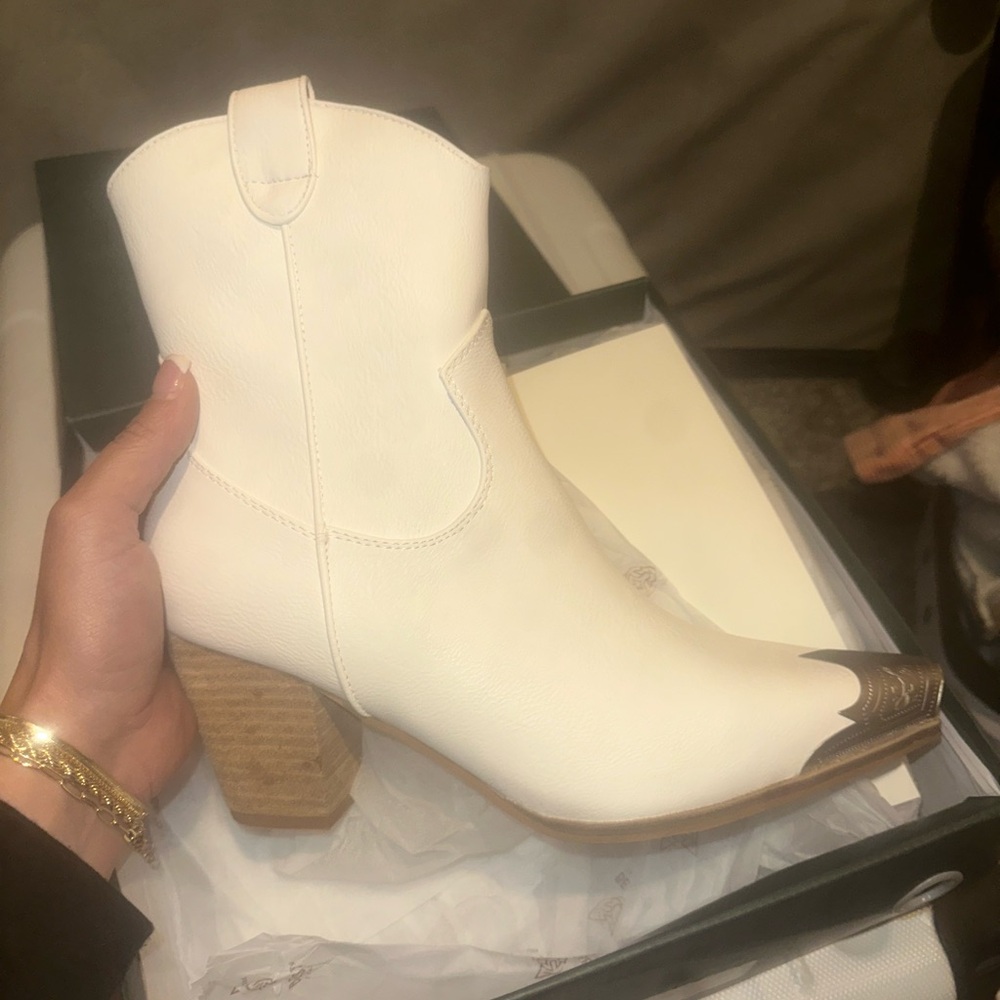 BEAST FASHION White Western Ankle Boots